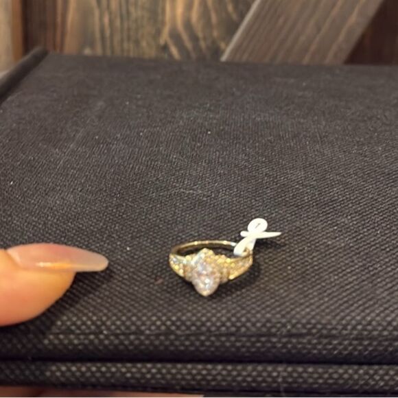 Elegant 14K Gold Plated Diamond Cubic Zirconia Ring Sz-7 - Picture 11 of 13